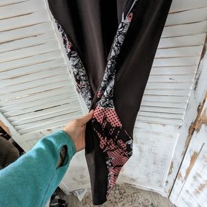 Black Leggings with Cute Wrap Around Pattern and Pockets